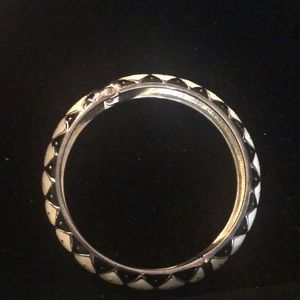 Hinged bracelet
